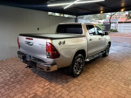 TOYOTA-HILUX-2023