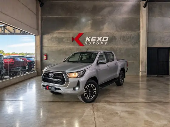 TOYOTA HILUX 2.8 D-4D TURBO DIESEL CD SRV 4X4 AUTOMÁTICO