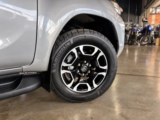 TOYOTA-HILUX-2.8 D-4D TURBO DIESEL CD SRV 4X4 AUTOMÁTICO TOYOTA-HILUX-2021