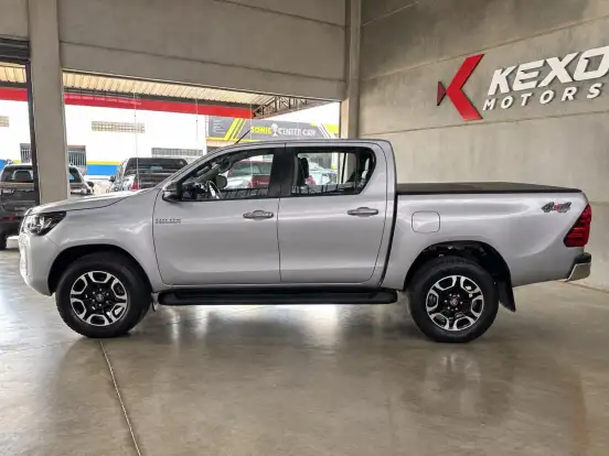 TOYOTA-HILUX-2.8 D-4D TURBO DIESEL CD SRV 4X4 AUTOMÁTICO TOYOTA-HILUX-2021