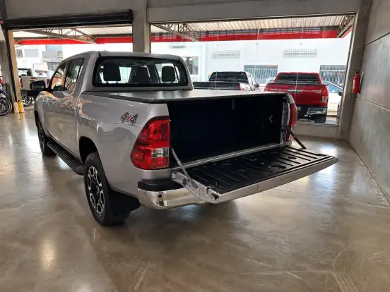 TOYOTA-HILUX-2.8 D-4D TURBO DIESEL CD SRV 4X4 AUTOMÁTICO TOYOTA-HILUX-2021