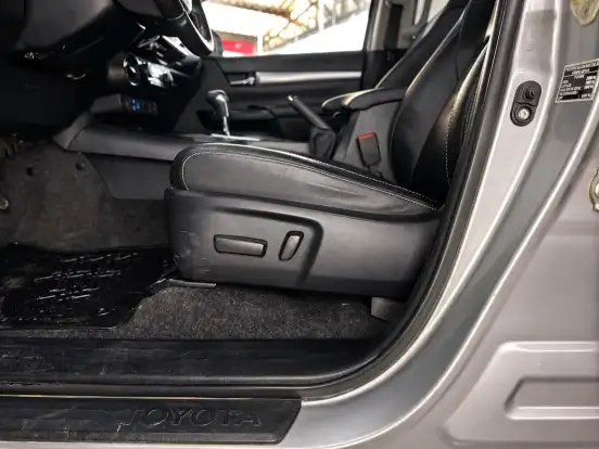 TOYOTA-HILUX-2021