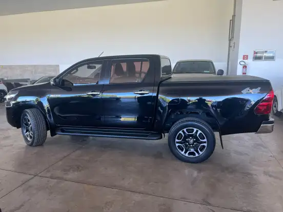 TOYOTA-HILUX-2022
