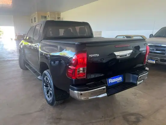 TOYOTA-HILUX-2022