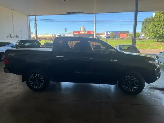 TOYOTA-HILUX-2.8 D-4D TURBO DIESEL CD SRV 4X4 AUTOMÁTICO TOYOTA-HILUX-2022