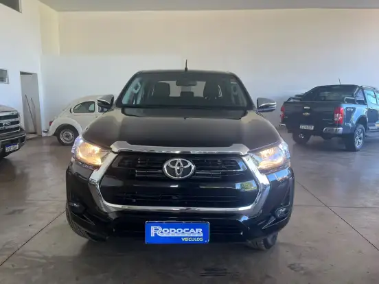TOYOTA-HILUX-2022
