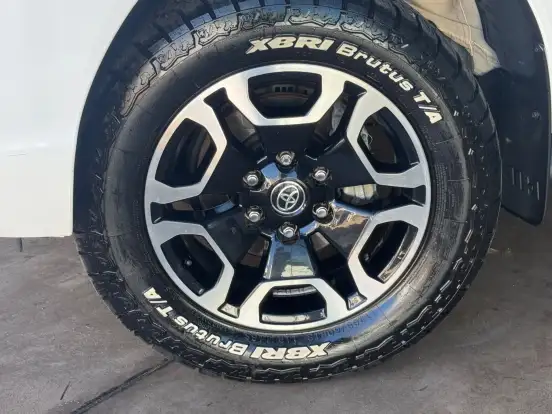 TOYOTA-HILUX-2.8 D-4D TURBO DIESEL CD SRV 4X4 AUTOMÁTICO TOYOTA-HILUX-2024