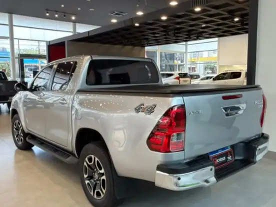 TOYOTA-HILUX-2.8 D-4D TURBO DIESEL CD SRV 4X4 AUTOMÁTICO TOYOTA-HILUX-2022