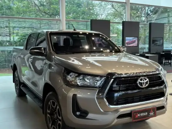 TOYOTA-HILUX-2.8 D-4D TURBO DIESEL CD SRV 4X4 AUTOMÁTICO TOYOTA-HILUX-2022