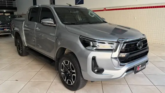 TOYOTA HILUX 2.8 D-4D TURBO DIESEL CD SRX 4X4 AUTOMÁTICO