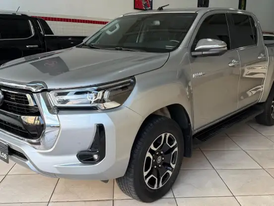 TOYOTA-HILUX-2.8 D-4D TURBO DIESEL CD SRX 4X4 AUTOMÁTICO TOYOTA-HILUX-2020