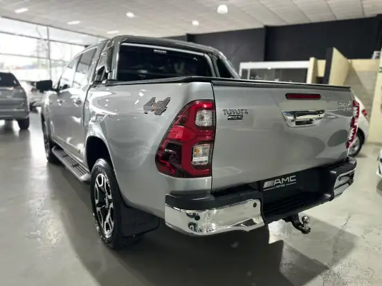 TOYOTA-HILUX-2.8 D-4D TURBO DIESEL CD SRX 4X4 AUTOMÁTICO TOYOTA-HILUX-2021