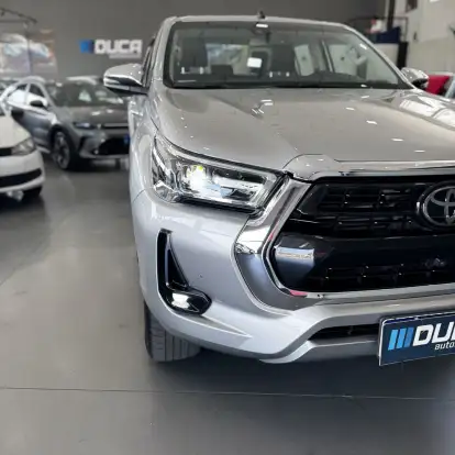 TOYOTA-HILUX-2023