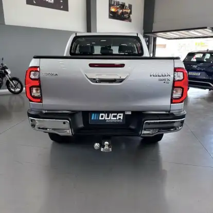 TOYOTA-HILUX-2023