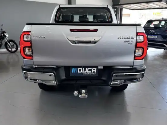TOYOTA-HILUX-2.8 D-4D TURBO DIESEL CD SRX 4X4 AUTOMÁTICO TOYOTA-HILUX-2023