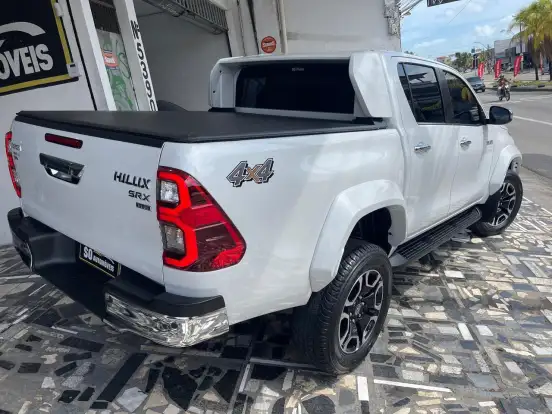 TOYOTA-HILUX-2025