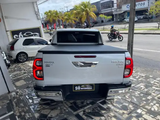 TOYOTA-HILUX-2025