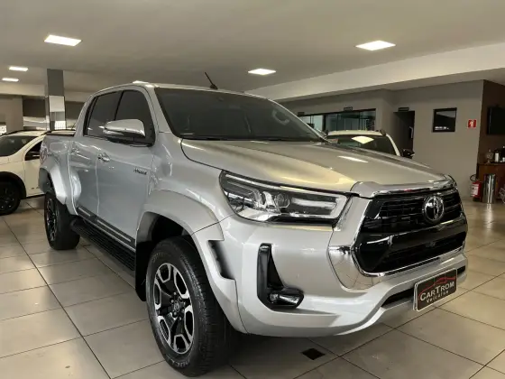 TOYOTA HILUX 2.8 D-4D TURBO DIESEL CD SRX PLUS 4X4 AUTOMÁTICO