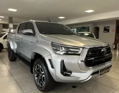 TOYOTA HILUX 2.8 D-4D TURBO DIESEL CD SRX PLUS 4X4 AUTOMÁTICO TOYOTA HILUX 2.8 D-4D TURBO DIESEL CD SRX PLUS 4X4 AUTOMÁTICO