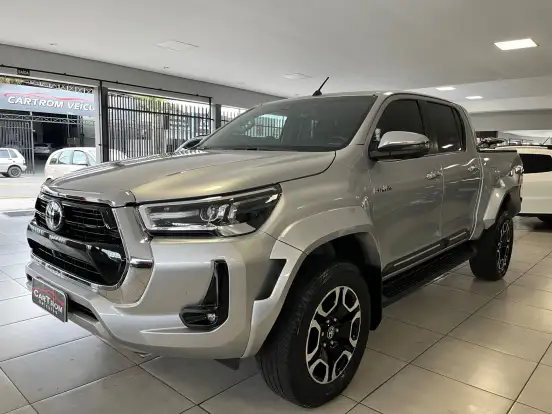 TOYOTA-HILUX-2.8 D-4D TURBO DIESEL CD SRX PLUS 4X4 AUTOMÁTICO TOYOTA-HILUX-2025