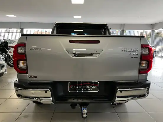 TOYOTA-HILUX-2.8 D-4D TURBO DIESEL CD SRX PLUS 4X4 AUTOMÁTICO TOYOTA-HILUX-2025