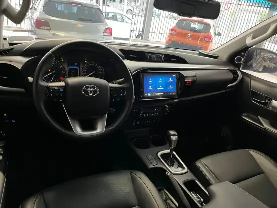 TOYOTA-HILUX-2.8 D-4D TURBO DIESEL CD SRX PLUS 4X4 AUTOMÁTICO TOYOTA-HILUX-2025
