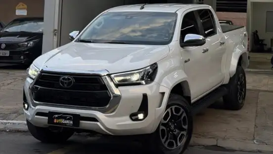 TOYOTA-HILUX-2024