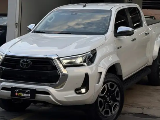 TOYOTA-HILUX-2.8 D-4D TURBO DIESEL CD SRX PLUS 4X4 AUTOMÁTICO TOYOTA-HILUX-2024