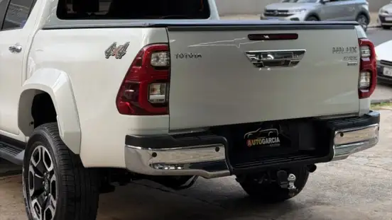 TOYOTA-HILUX-2024