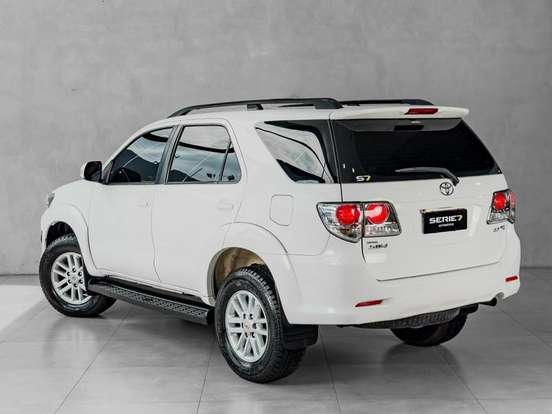 TOYOTA-HILUX-2.7 SR 4X2 CD 16V FLEX 4P AUTOMÁTICO TOYOTA-HILUX-2014