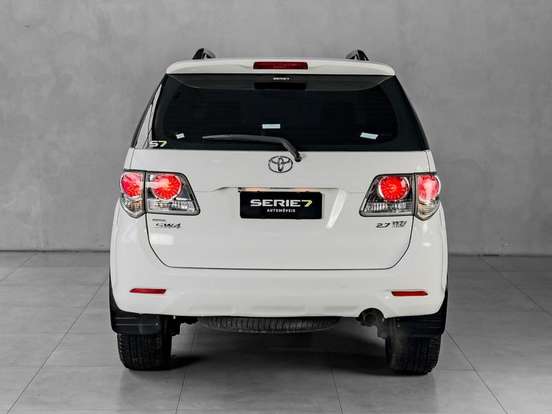 TOYOTA-HILUX-2014