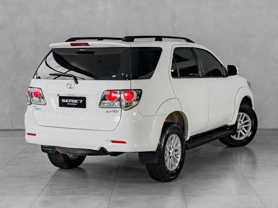 TOYOTA-HILUX-2.7 SR 4X2 CD 16V FLEX 4P AUTOMÁTICO TOYOTA-HILUX-2014