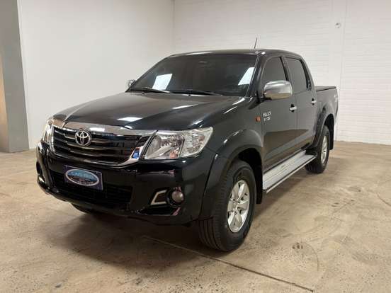 TOYOTA-HILUX-2.7 SR 4X2 CD 16V FLEX 4P AUTOMÁTICO TOYOTA-HILUX-2014