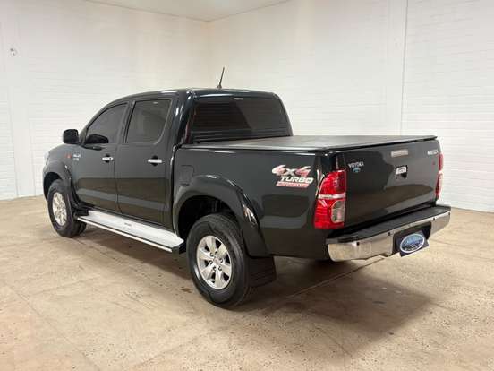 TOYOTA-HILUX-2.7 SR 4X2 CD 16V FLEX 4P AUTOMÁTICO TOYOTA-HILUX-2014