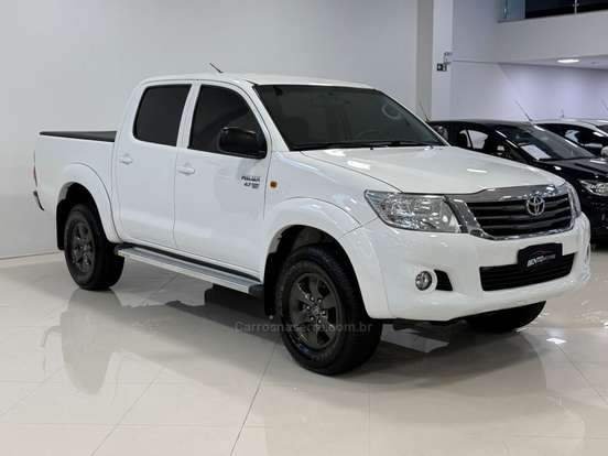 TOYOTA-HILUX-2.7 SR 4X2 CD 16V FLEX 4P AUTOMÁTICO TOYOTA-HILUX-2014