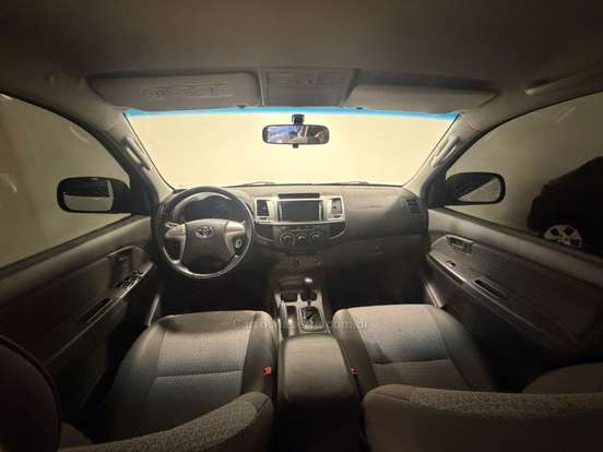 TOYOTA-HILUX-2.7 SR 4X2 CD 16V FLEX 4P AUTOMÁTICO TOYOTA-HILUX-2014