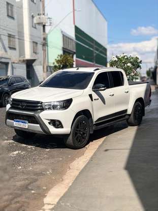 TOYOTA-HILUX-2.7 SRV 4X2 CD 16V FLEX 4P AUTOMÁTICO TOYOTA-HILUX-2017