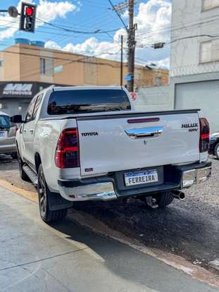 TOYOTA-HILUX-2.7 SRV 4X2 CD 16V FLEX 4P AUTOMÁTICO TOYOTA-HILUX-2017