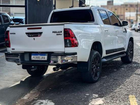 TOYOTA-HILUX-2.7 SRV 4X2 CD 16V FLEX 4P AUTOMÁTICO TOYOTA-HILUX-2017
