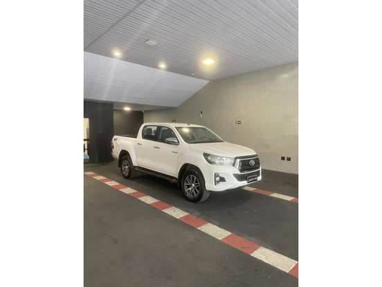 TOYOTA-HILUX-2.7 SRV 4X4 CD 16V FLEX 4P AUTOMÁTICO TOYOTA-HILUX-2019