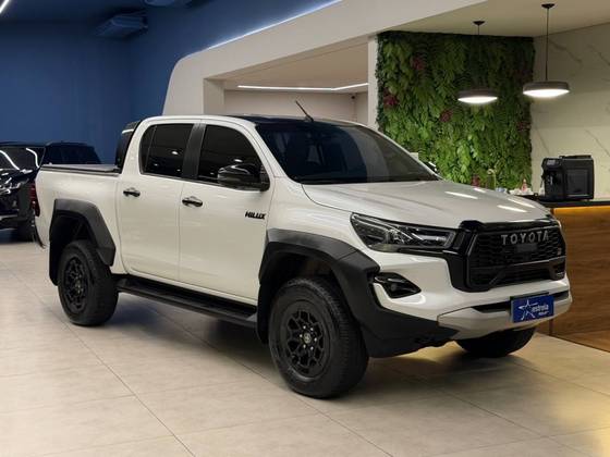TOYOTA HILUX 2.8 D-4D TURBO DIESEL CD GR-S 4X4 AUTOMÁTICO