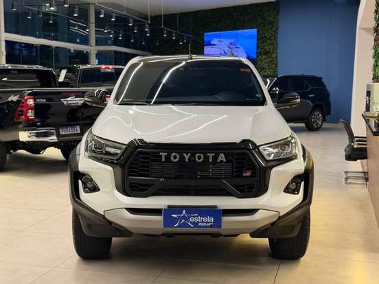 TOYOTA-HILUX-2023