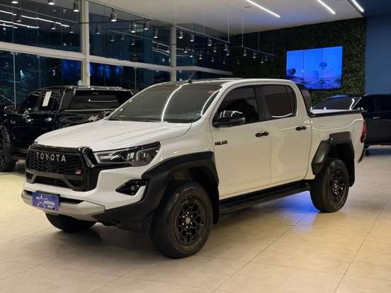 TOYOTA-HILUX-2023