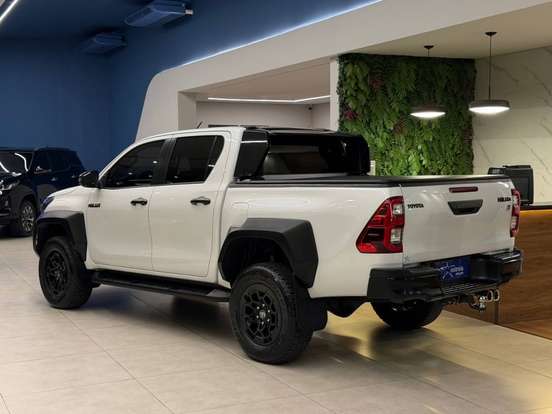 TOYOTA-HILUX-2023