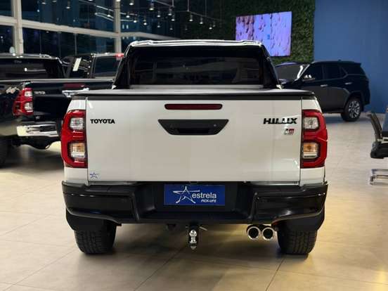 TOYOTA-HILUX-2.8 D-4D TURBO DIESEL CD GR-S 4X4 AUTOMÁTICO TOYOTA-HILUX-2023