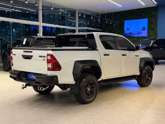 TOYOTA-HILUX-2.8 D-4D TURBO DIESEL CD GR-S 4X4 AUTOMÁTICO TOYOTA-HILUX-2023