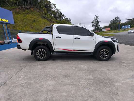 TOYOTA-HILUX-2.8 D-4D TURBO DIESEL CD GR-S 4X4 AUTOMÁTICO TOYOTA-HILUX-2022
