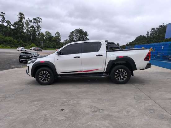 TOYOTA-HILUX-2022