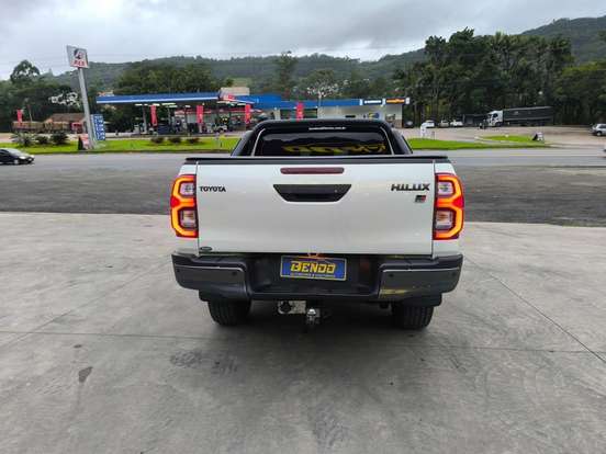 TOYOTA-HILUX-2022