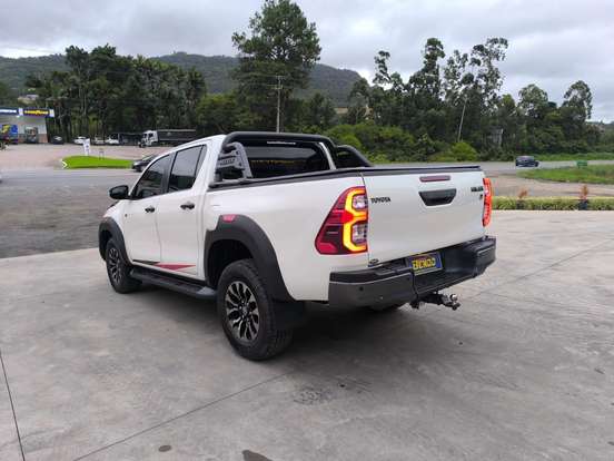 TOYOTA-HILUX-2022